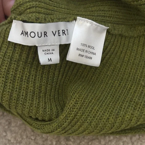 Amour Vert Belicia Sweater in Green women’s size medium - Picture 7 of 7